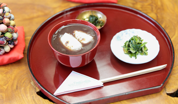 Oshiruko red bean jam soup from Yutorian. This goes exquisitely with pickled vegetables!