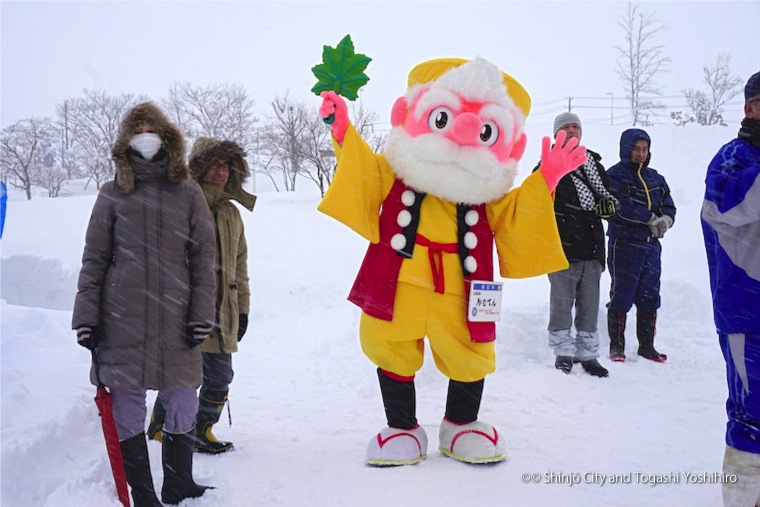 “Kamuten”, the mascot that loves playing in the snow