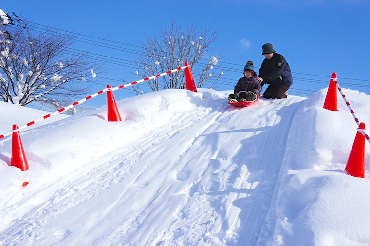 パウダースノーでのそり滑りは最高！